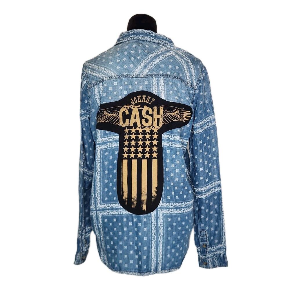 Life In Progress Johnny Cash Blue Chambray Southwestern Print Button Up Shirt M